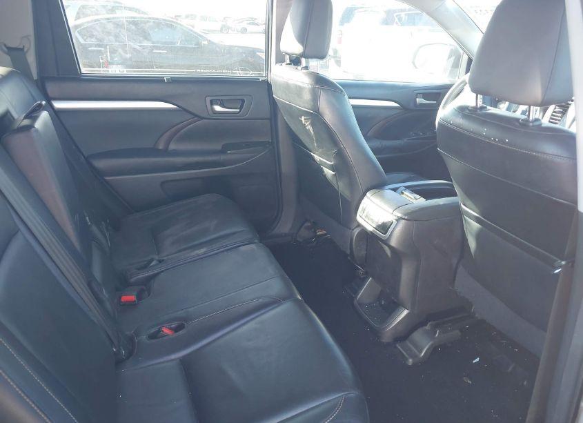 Photo 8 of 2014 Toyota Highlander XLE V6 (VIN 5TDKKRFH5ES018924)