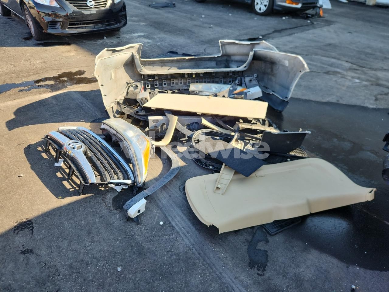 Photo 13 of 2014 TOYOTA HIGHLANDER XLE (VIN 5TDKKRFH5ES038039)