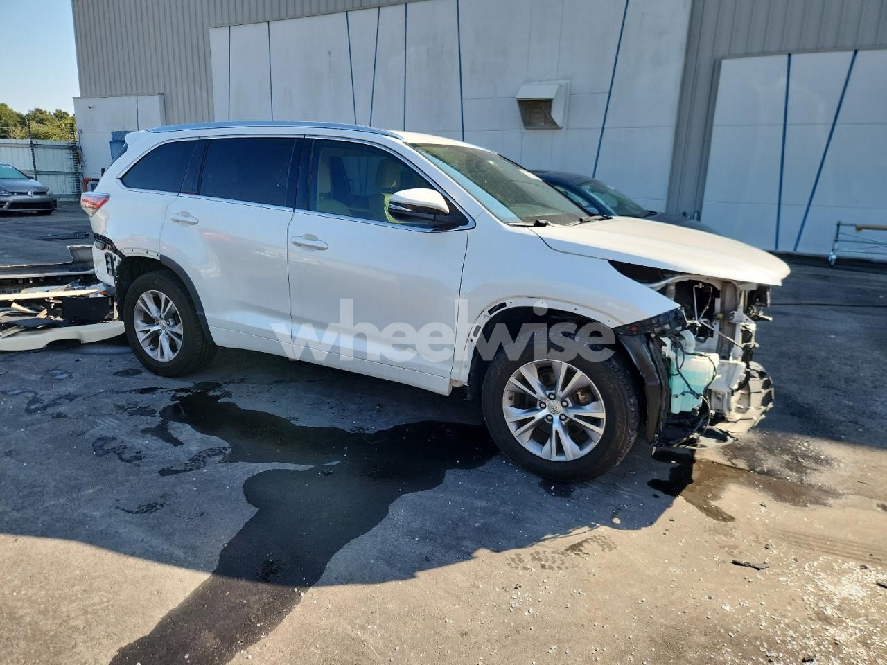 Photo 4 of 2014 TOYOTA HIGHLANDER XLE (VIN 5TDKKRFH5ES038039)