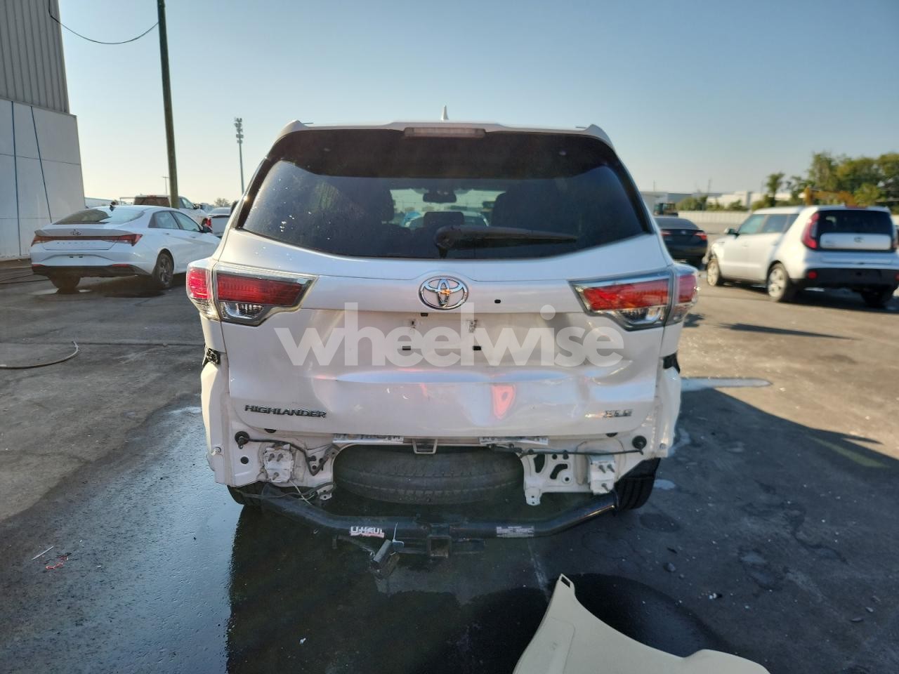Photo 6 of 2014 TOYOTA HIGHLANDER XLE (VIN 5TDKKRFH5ES038039)