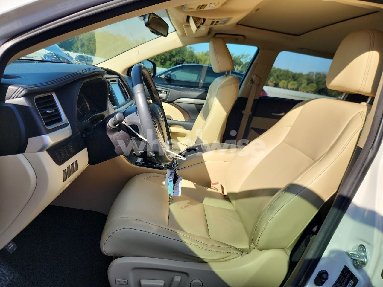 Photo 7 of 2014 TOYOTA HIGHLANDER XLE (VIN 5TDKKRFH5ES038039)