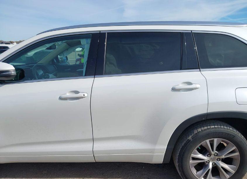 Photo 14 of 2015 Toyota Highlander XLE V6 (VIN 5TDKKRFH5FS090689)