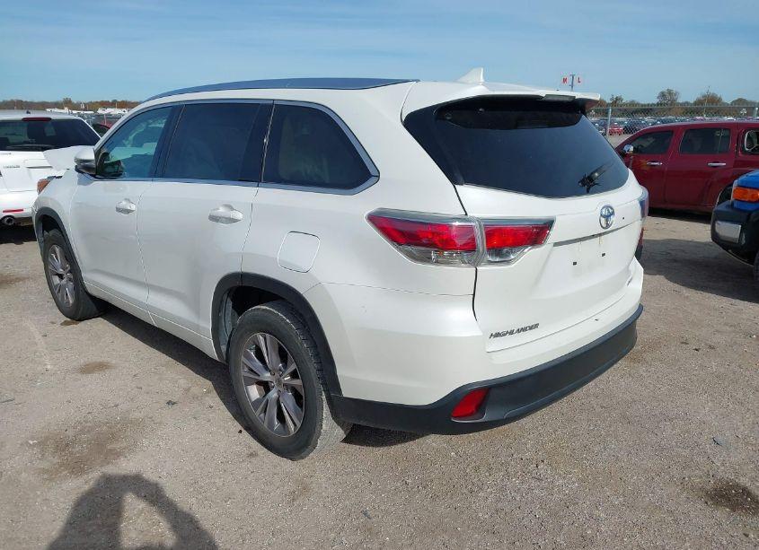 Photo 3 of 2015 Toyota Highlander XLE V6 (VIN 5TDKKRFH5FS090689)