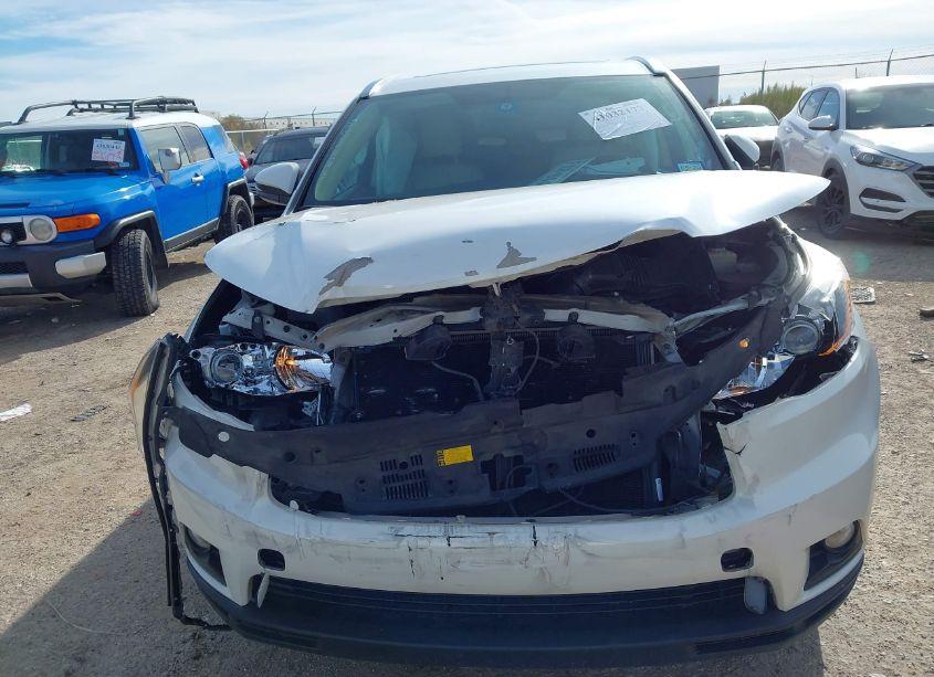 Photo 6 of 2015 Toyota Highlander XLE V6 (VIN 5TDKKRFH5FS090689)