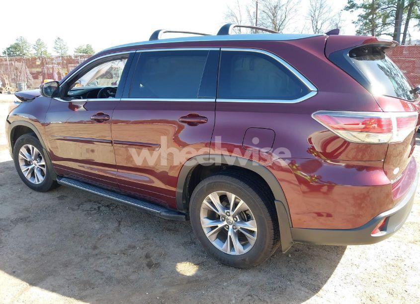 Photo 3 of 2015 Toyota Highlander XLE V6 (VIN 5TDKKRFH5FS095956)