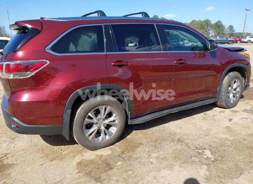Photo 4 of 2015 Toyota Highlander XLE V6 (VIN 5TDKKRFH5FS095956)