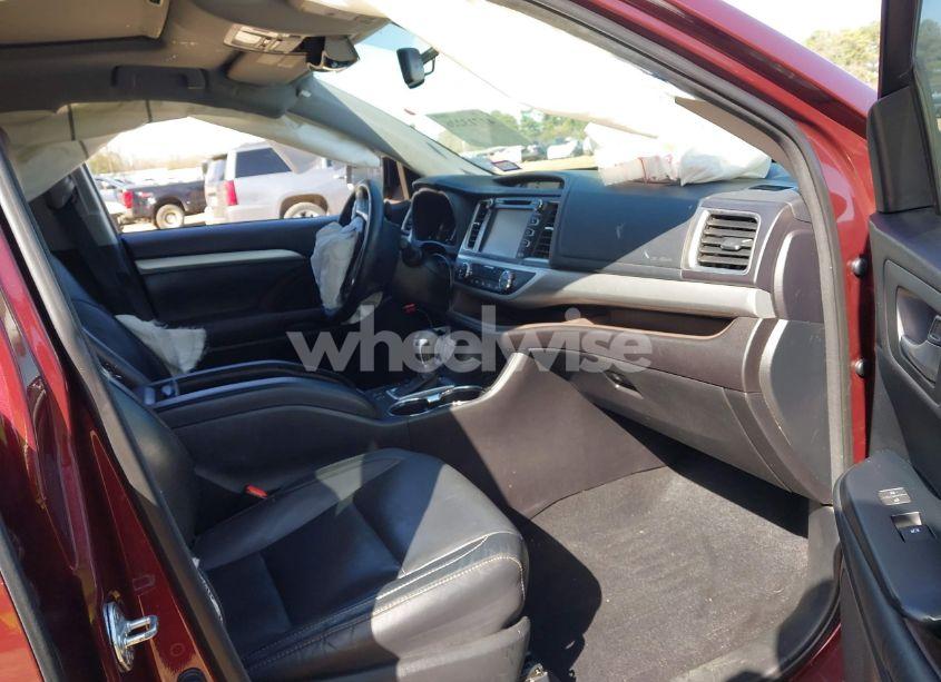 Photo 5 of 2015 Toyota Highlander XLE V6 (VIN 5TDKKRFH5FS095956)