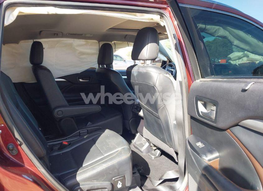 Photo 8 of 2015 Toyota Highlander XLE V6 (VIN 5TDKKRFH5FS095956)