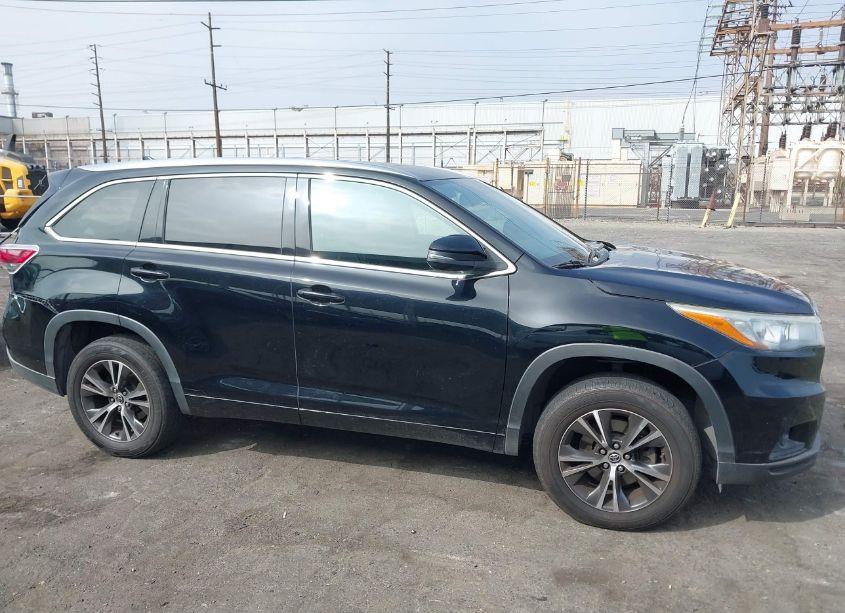 Photo 13 of 2016 Toyota Highlander XLE V6 (VIN 5TDKKRFH5GS134563)