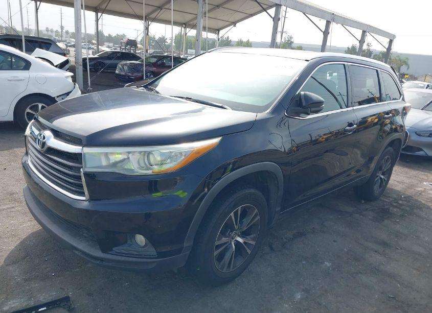 Photo 2 of 2016 Toyota Highlander XLE V6 (VIN 5TDKKRFH5GS134563)