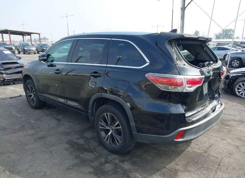 Photo 3 of 2016 Toyota Highlander XLE V6 (VIN 5TDKKRFH5GS134563)