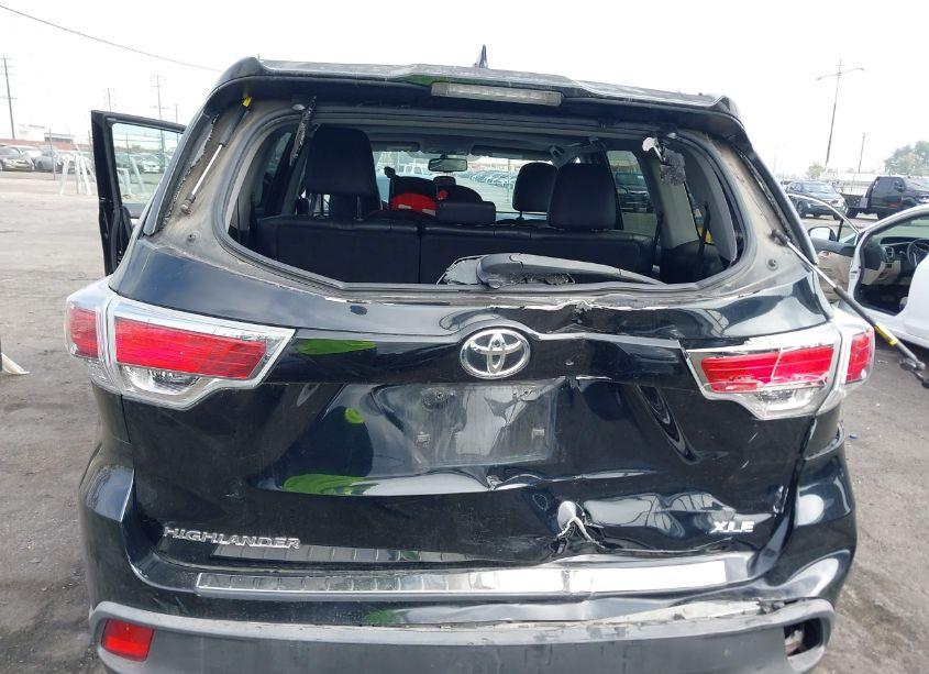 Photo 6 of 2016 Toyota Highlander XLE V6 (VIN 5TDKKRFH5GS134563)