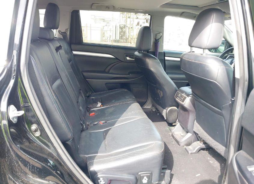 Photo 8 of 2016 Toyota Highlander XLE V6 (VIN 5TDKKRFH5GS134563)
