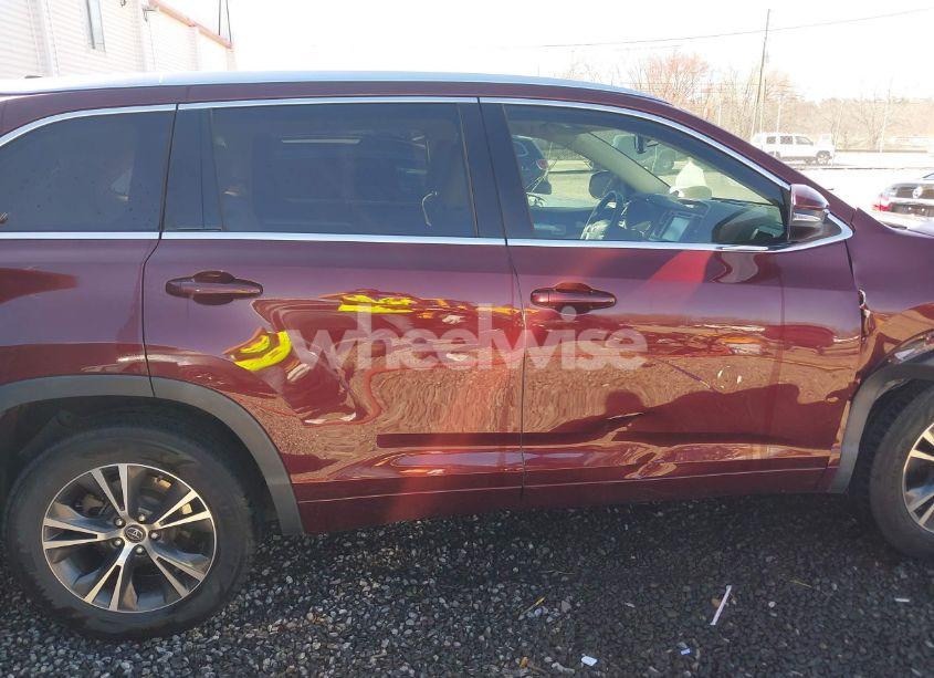 Photo 14 of 2016 Toyota Highlander XLE V6 (VIN 5TDKKRFH5GS158054)