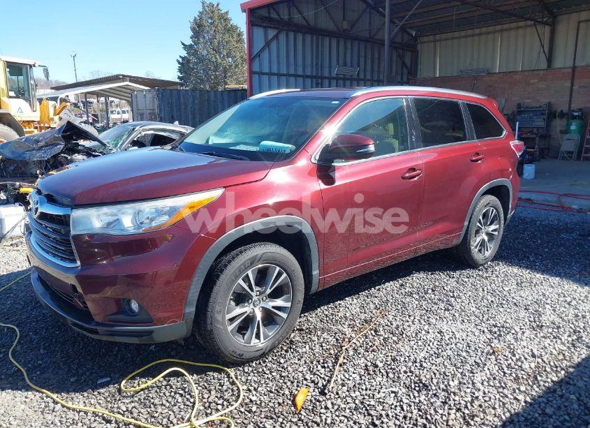 Photo 2 of 2016 Toyota Highlander XLE V6 (VIN 5TDKKRFH5GS158054)