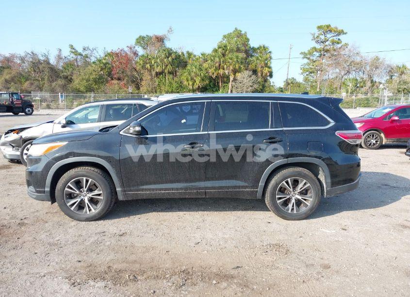Photo 14 of 2016 Toyota Highlander XLE V6 (VIN 5TDKKRFH5GS500814)