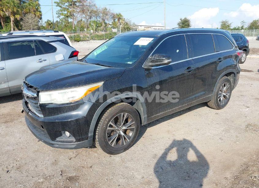 Photo 2 of 2016 Toyota Highlander XLE V6 (VIN 5TDKKRFH5GS500814)