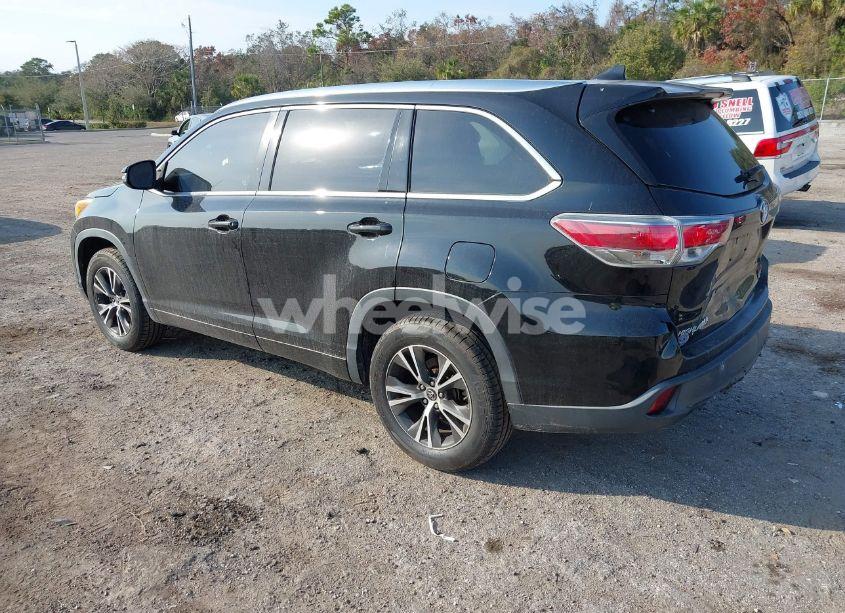 Photo 3 of 2016 Toyota Highlander XLE V6 (VIN 5TDKKRFH5GS500814)