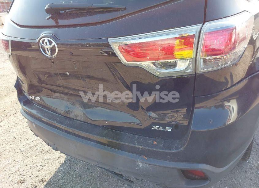 Photo 6 of 2016 Toyota Highlander XLE V6 (VIN 5TDKKRFH5GS500814)