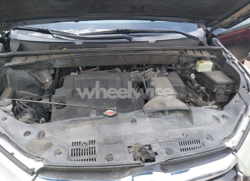 Photo 10 of 2016 Toyota Highlander XLE V6 (VIN 5TDKKRFH5GS501364)