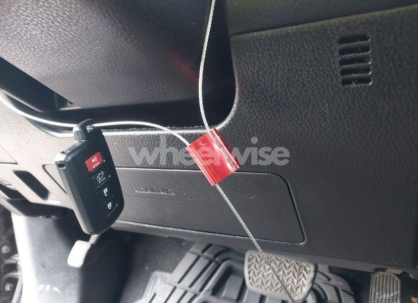 Photo 11 of 2016 Toyota Highlander XLE V6 (VIN 5TDKKRFH5GS501364)