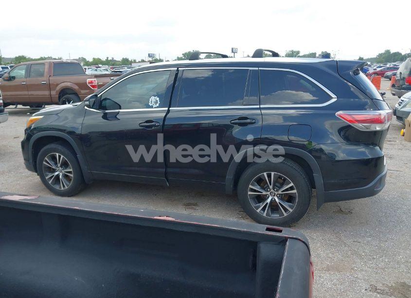 Photo 14 of 2016 Toyota Highlander XLE V6 (VIN 5TDKKRFH5GS501364)