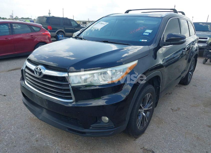 Photo 2 of 2016 Toyota Highlander XLE V6 (VIN 5TDKKRFH5GS501364)