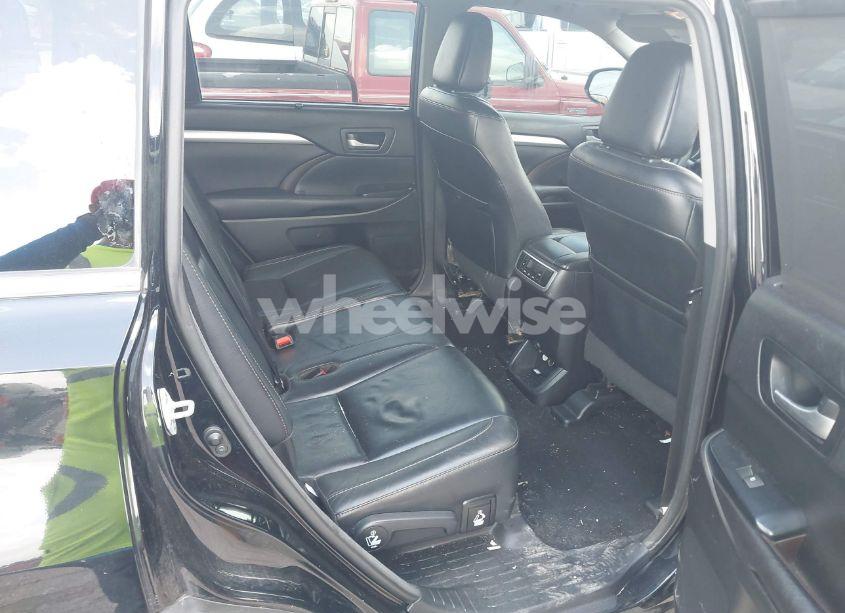 Photo 8 of 2016 Toyota Highlander XLE V6 (VIN 5TDKKRFH5GS501364)