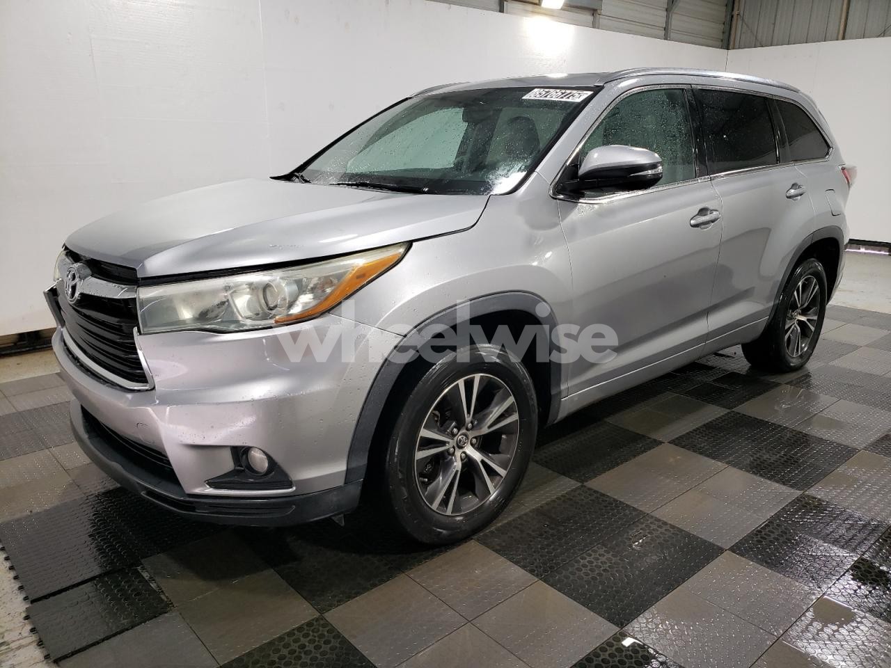 2016 TOYOTA HIGHLANDER XLE (VIN 5TDKKRFH6GS157673) main photo