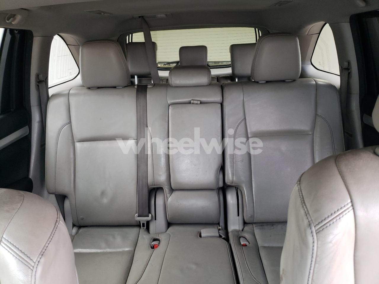 Photo 10 of 2016 TOYOTA HIGHLANDER XLE (VIN 5TDKKRFH6GS157673)