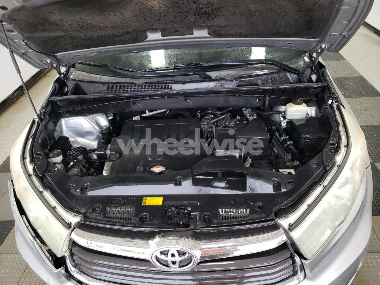 Photo 12 of 2016 TOYOTA HIGHLANDER XLE (VIN 5TDKKRFH6GS157673)