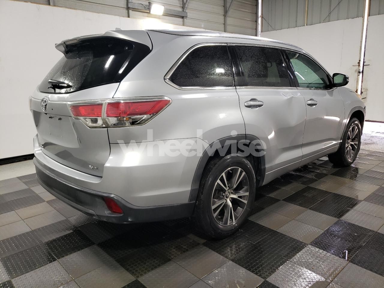 Photo 3 of 2016 TOYOTA HIGHLANDER XLE (VIN 5TDKKRFH6GS157673)