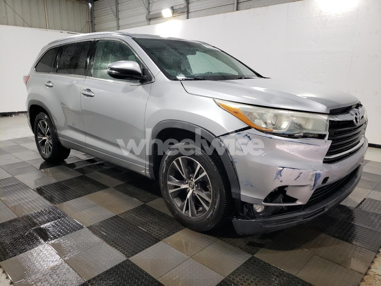 Photo 4 of 2016 TOYOTA HIGHLANDER XLE (VIN 5TDKKRFH6GS157673)