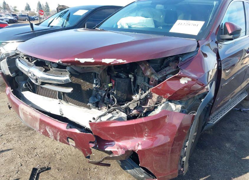 Photo 6 of 2016 Toyota Highlander XLE V6 (VIN 5TDKKRFH6GS157799)