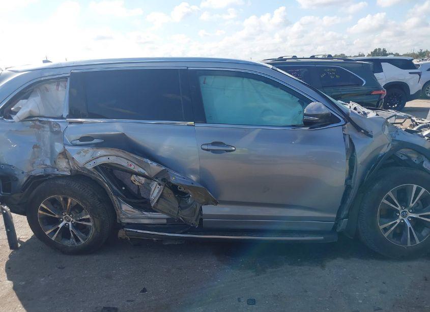 Photo 14 of 2016 Toyota Highlander XLE V6 (VIN 5TDKKRFH6GS159794)