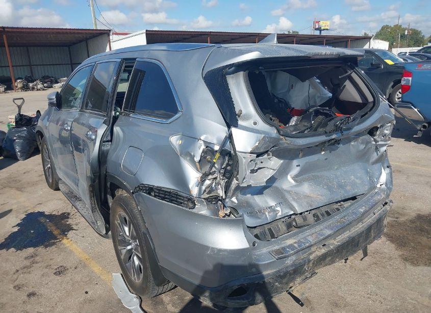 Photo 3 of 2016 Toyota Highlander XLE V6 (VIN 5TDKKRFH6GS159794)