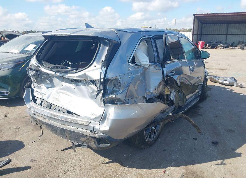 Photo 4 of 2016 Toyota Highlander XLE V6 (VIN 5TDKKRFH6GS159794)