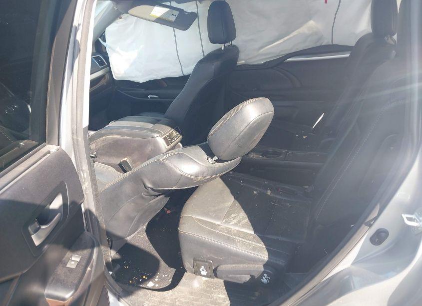 Photo 8 of 2016 Toyota Highlander XLE V6 (VIN 5TDKKRFH6GS159794)