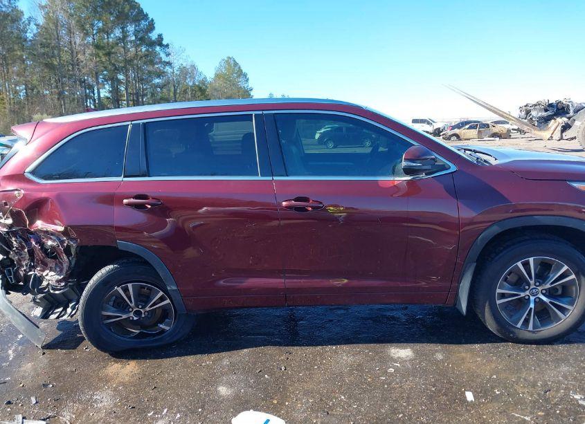 Photo 13 of 2016 Toyota Highlander XLE V6 (VIN 5TDKKRFH6GS165031)