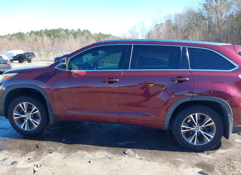 Photo 14 of 2016 Toyota Highlander XLE V6 (VIN 5TDKKRFH6GS165031)