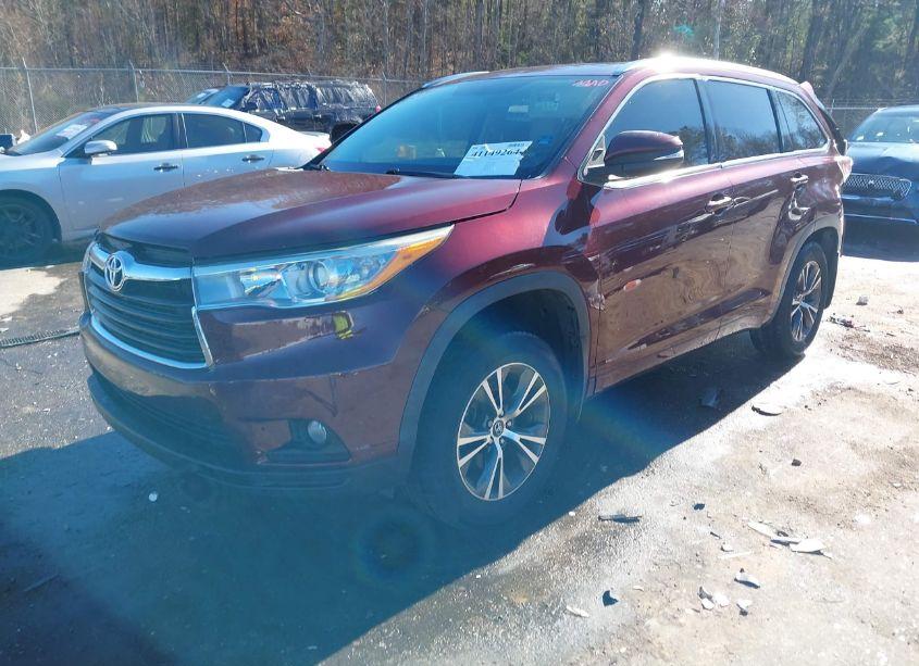 Photo 2 of 2016 Toyota Highlander XLE V6 (VIN 5TDKKRFH6GS165031)