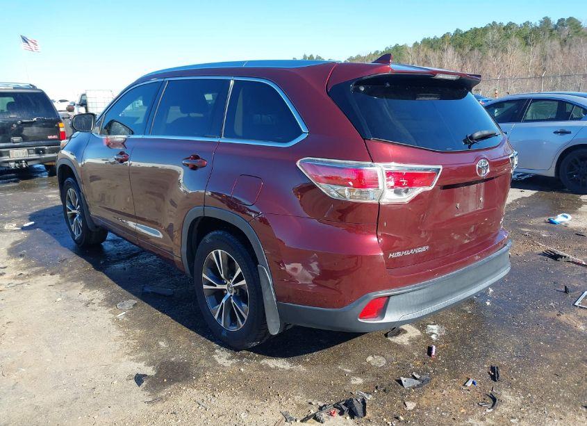 Photo 3 of 2016 Toyota Highlander XLE V6 (VIN 5TDKKRFH6GS165031)