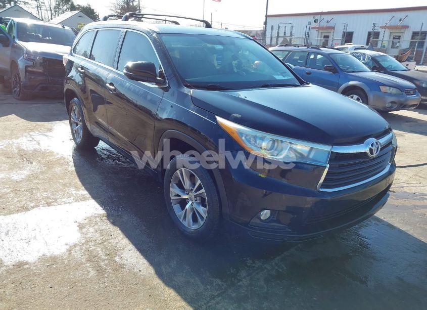 2015 Toyota Highlander XLE V6 (VIN 5TDKKRFH7FS056107) main photo