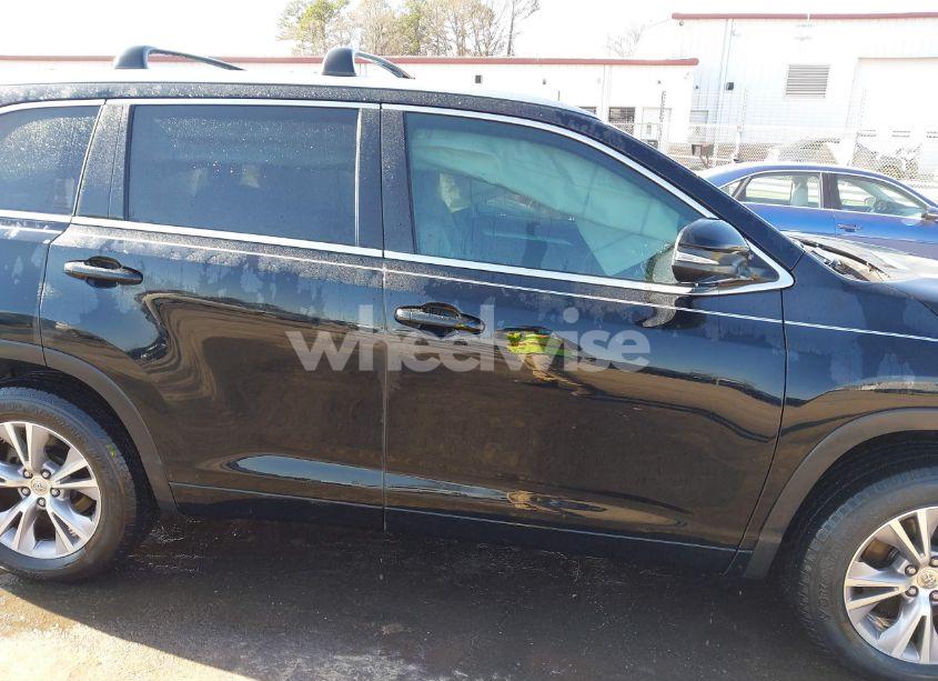 Photo 13 of 2015 Toyota Highlander XLE V6 (VIN 5TDKKRFH7FS056107)