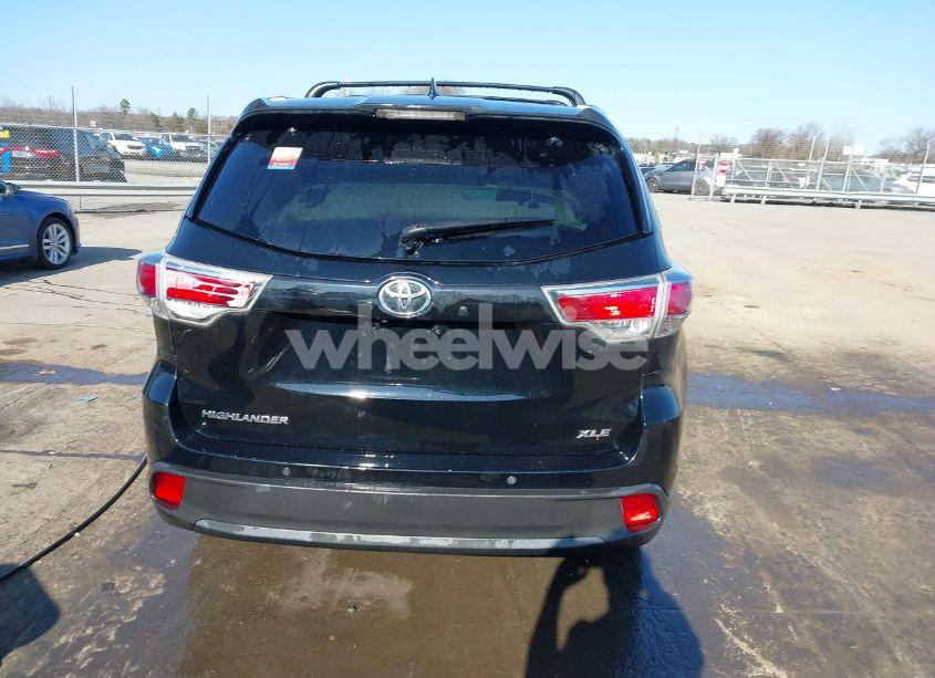 Photo 16 of 2015 Toyota Highlander XLE V6 (VIN 5TDKKRFH7FS056107)