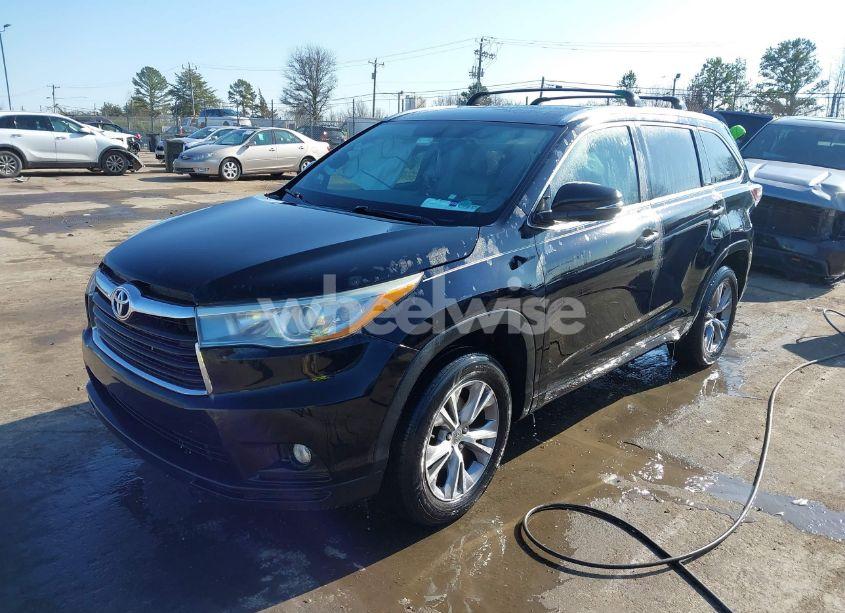 Photo 2 of 2015 Toyota Highlander XLE V6 (VIN 5TDKKRFH7FS056107)