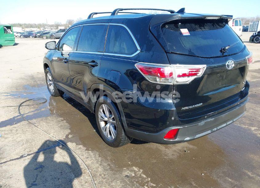 Photo 3 of 2015 Toyota Highlander XLE V6 (VIN 5TDKKRFH7FS056107)