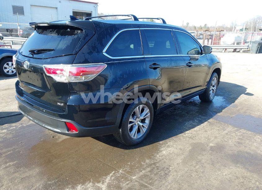 Photo 4 of 2015 Toyota Highlander XLE V6 (VIN 5TDKKRFH7FS056107)