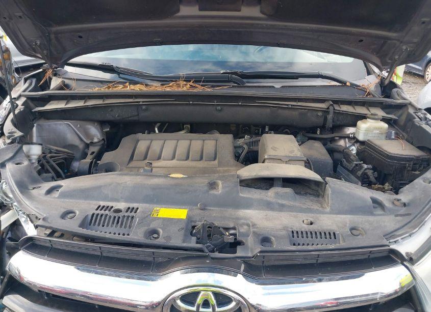 Photo 10 of 2015 Toyota Highlander XLE V6 (VIN 5TDKKRFH7FS065583)