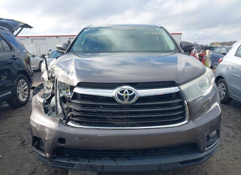 Photo 12 of 2015 Toyota Highlander XLE V6 (VIN 5TDKKRFH7FS065583)